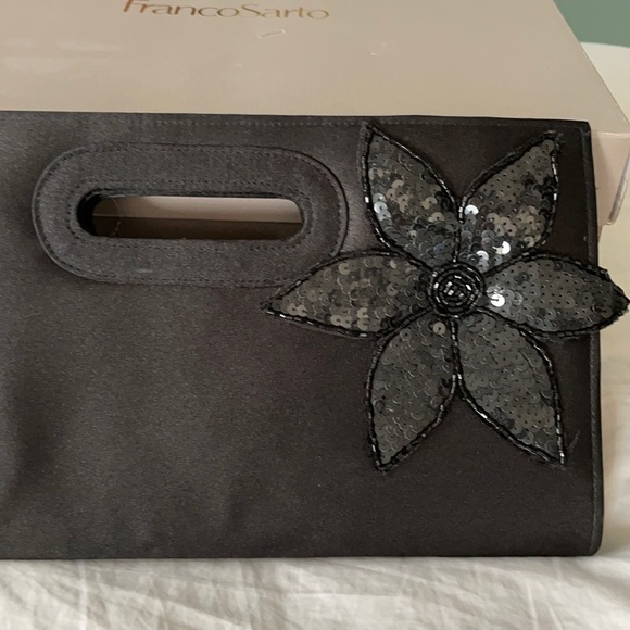 Clutch purse with handle - Picture 2 of 6